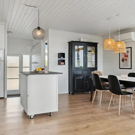 3 Bedroom Amazing In Rønde